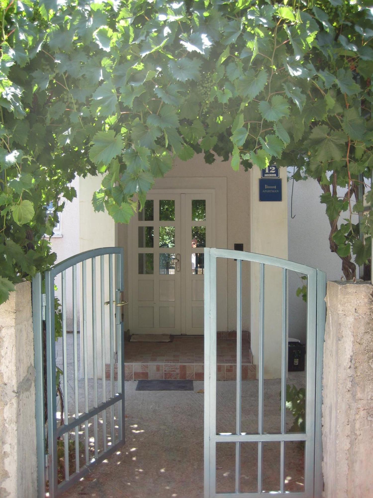 Apartments Pralija Mile Zaboric Exterior photo
